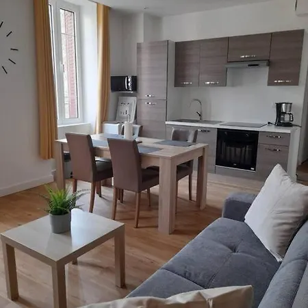 Logement entier - Appartement *